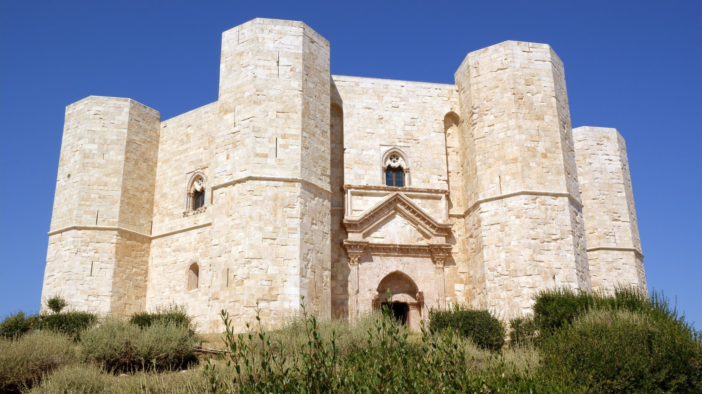 Best Places in Puglia Castel del Monte Cycling
