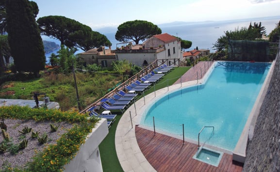 hotel-rufolo-swimming-pool-577x355